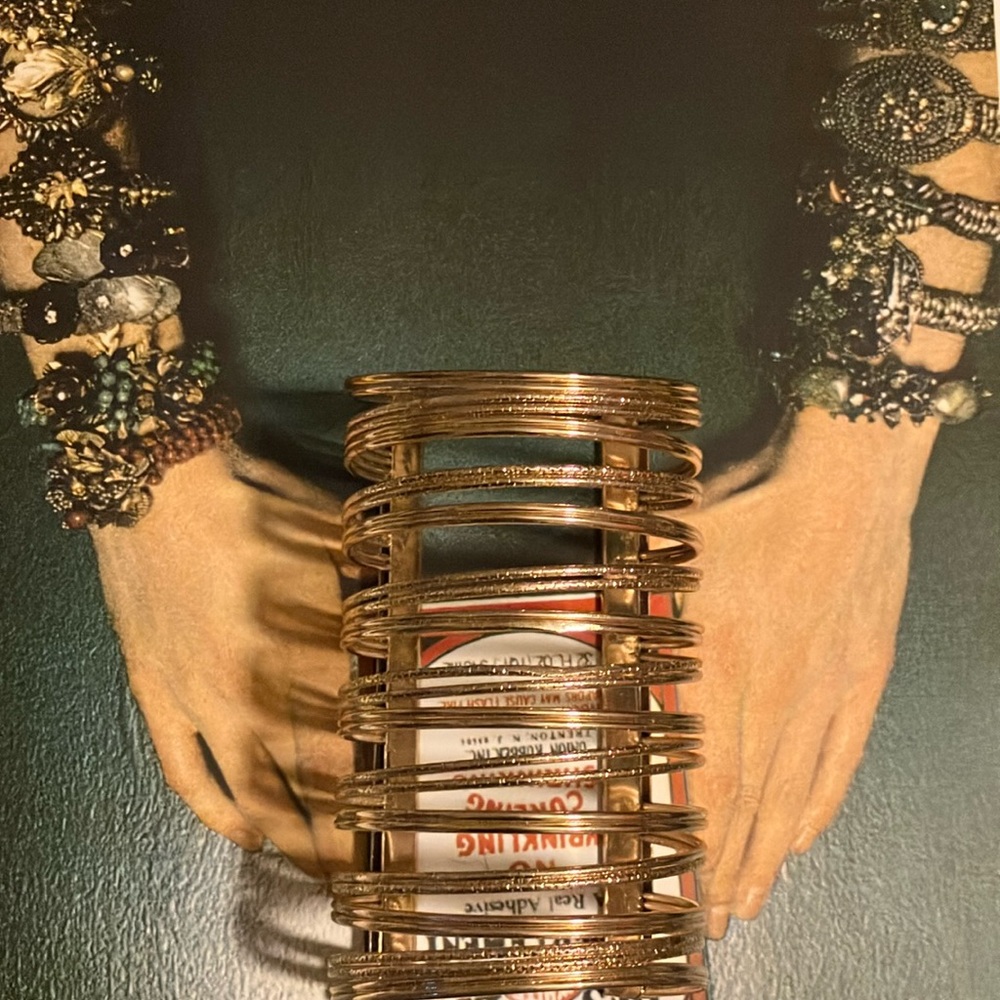 Beautiful, gold vintage bracelet.